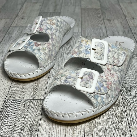 La Plume Shoes - La Plume Italian Leather Floral Checker Adjustable Strap Slip On Orthotic Sandal